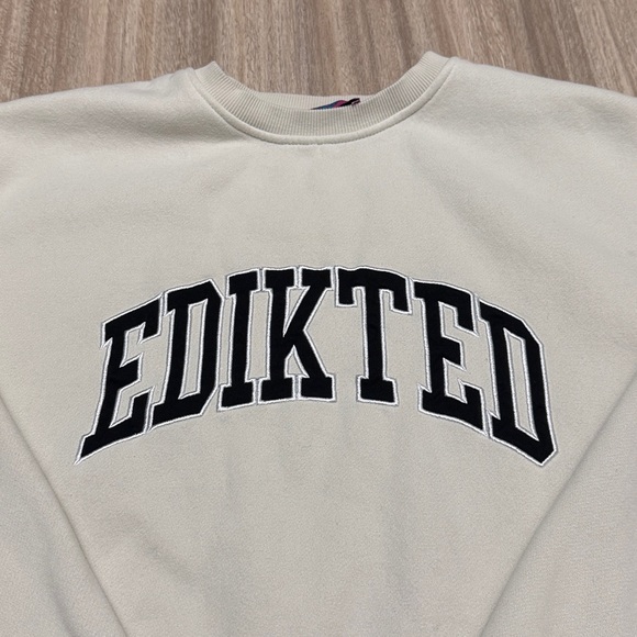 Edikted Babe Oversized Sweatshirt / Crewneck Size X-Small in color Cream - Picture 4 of 15